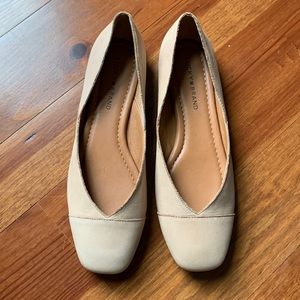 Lucky Brand Size 10M NWOT Beige Leather Danyiel Flat